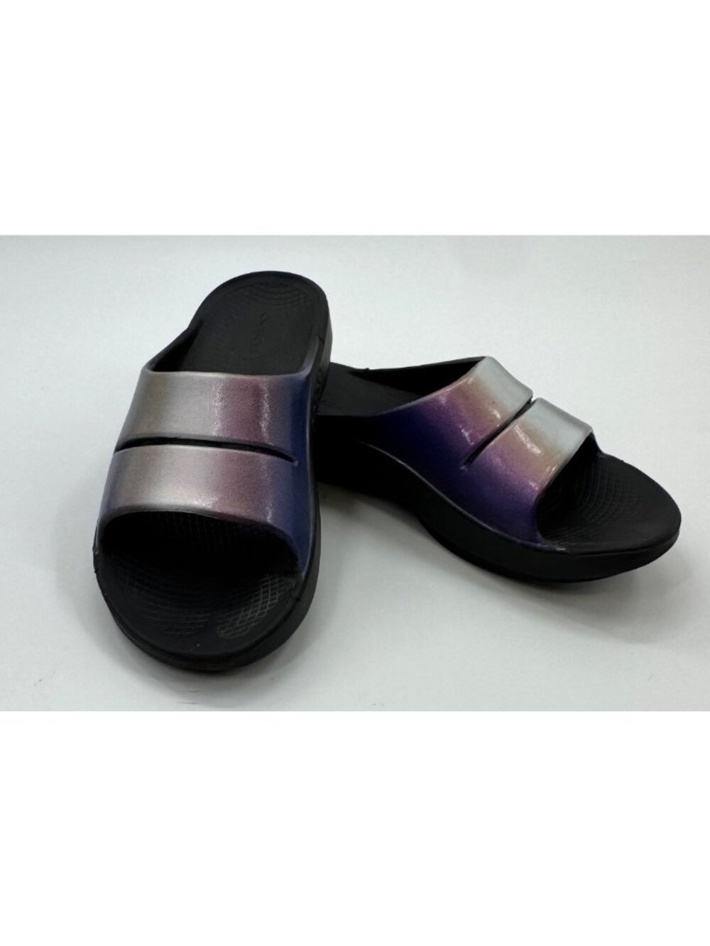 Oofos OOahh Luxe Iridescent Midnight Spectre Recovery Slides Size 9 EU 40